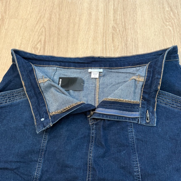 NWT Size 20 Avenue Dark Denim Long Skirt with Front Pockets - Picture 7 of 8